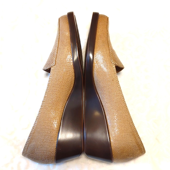 Aerosoles Final Exam Heelrest Tan Snakeskin Loafers 7.5 NWOT - Picture 4 of 11